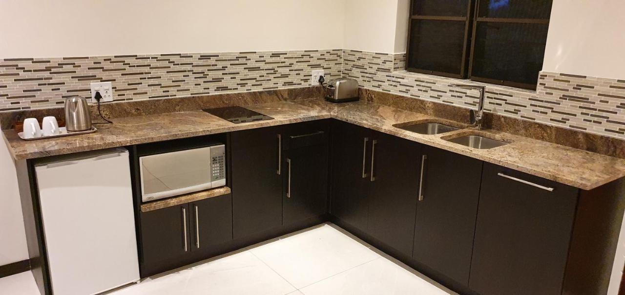 שלושלואי Honeybird Self Catering Accommodation מראה חיצוני תמונה