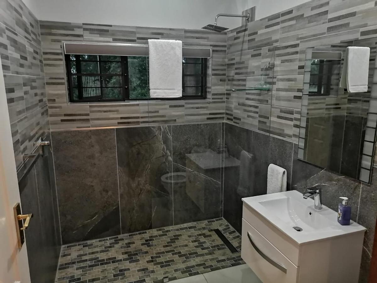 שלושלואי Honeybird Self Catering Accommodation מראה חיצוני תמונה