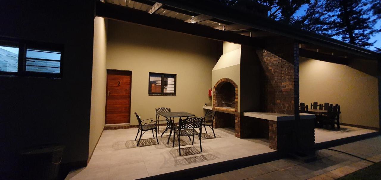 שלושלואי Honeybird Self Catering Accommodation מראה חיצוני תמונה