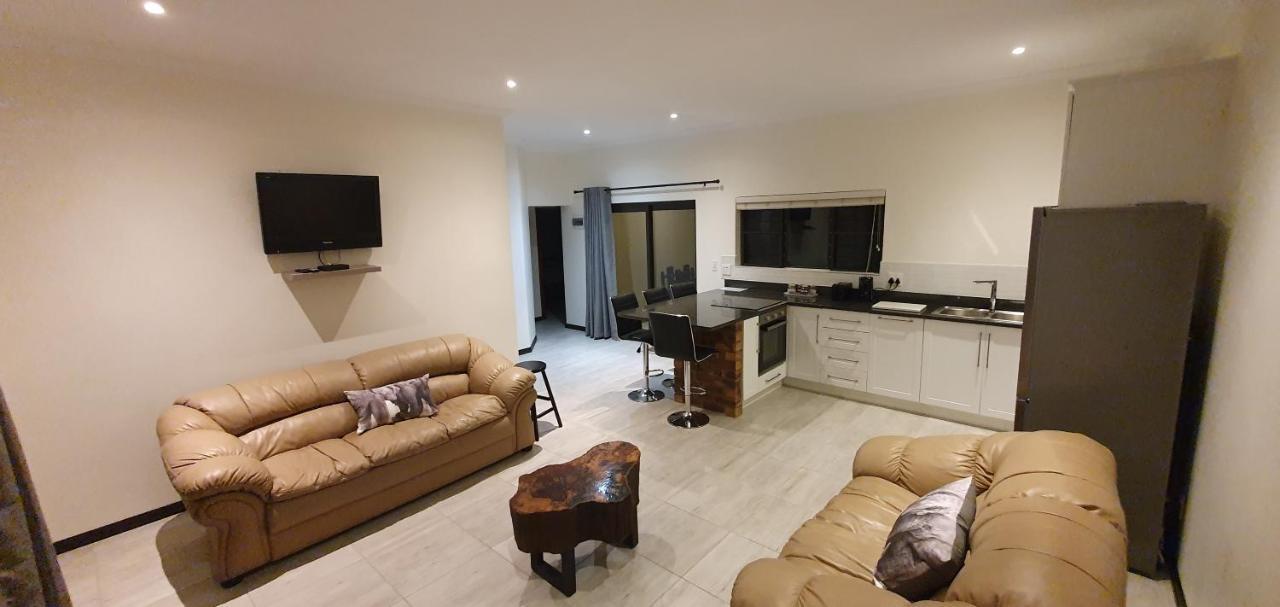 שלושלואי Honeybird Self Catering Accommodation מראה חיצוני תמונה